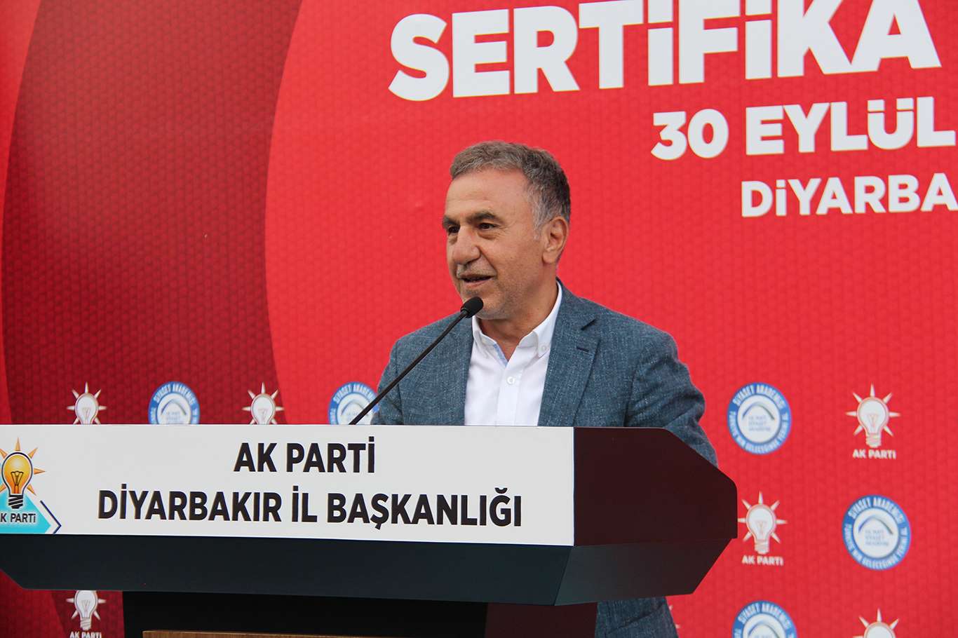 Diyarbakır'da 19’uncu dönem siyaset akademi töreni düzenlendi Diyarbakır'da 19’uncu dönem siyaset akademi töreni düzenlendi